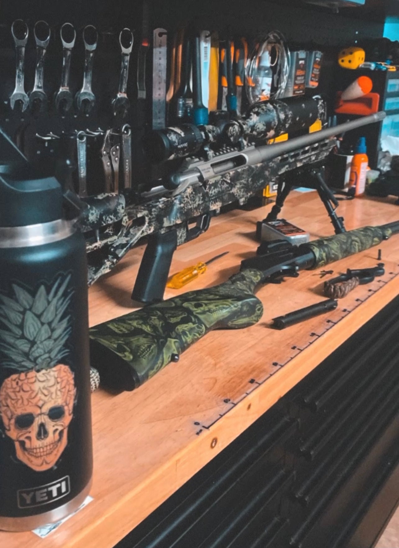 TPE Pineapple Skull premium sticker